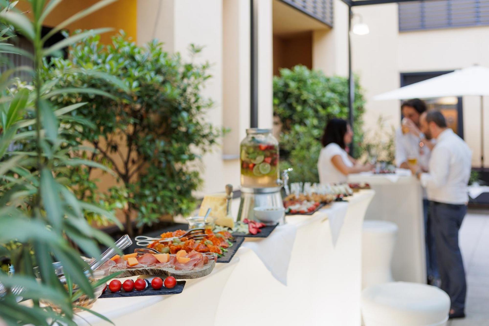 IH Hoteles Milano Gioia Exterior foto