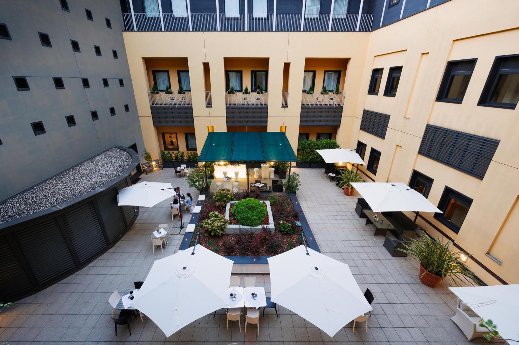 IH Hoteles Milano Gioia Exterior foto