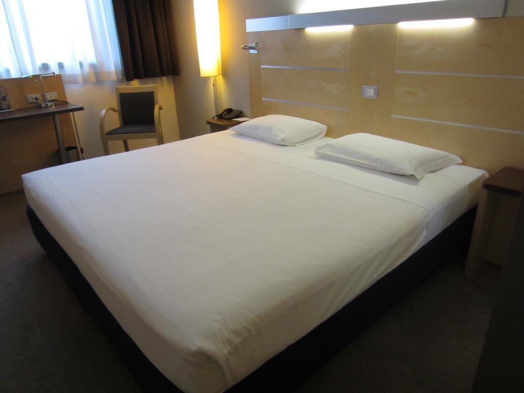 IH Hoteles Milano Gioia Exterior foto